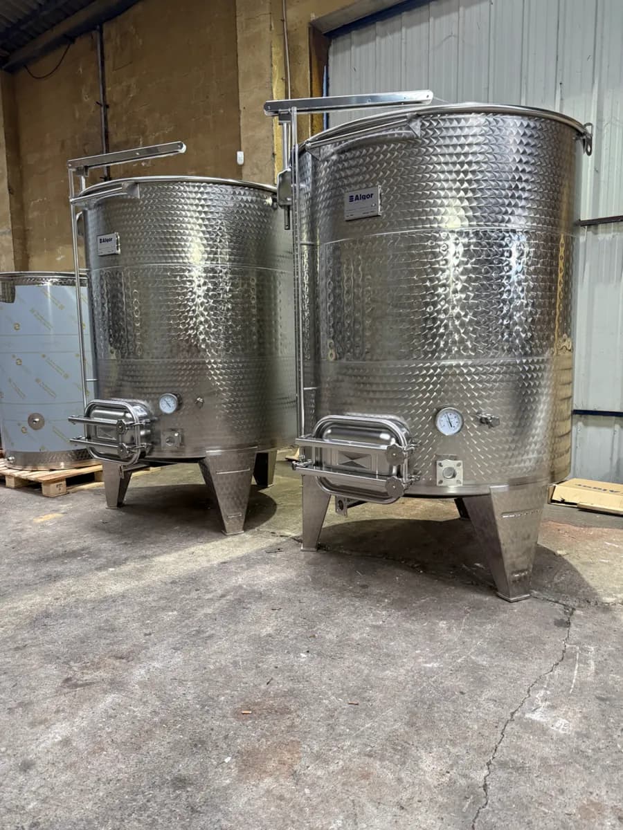 Cuves inox à chapeau flottant de 20 HL 